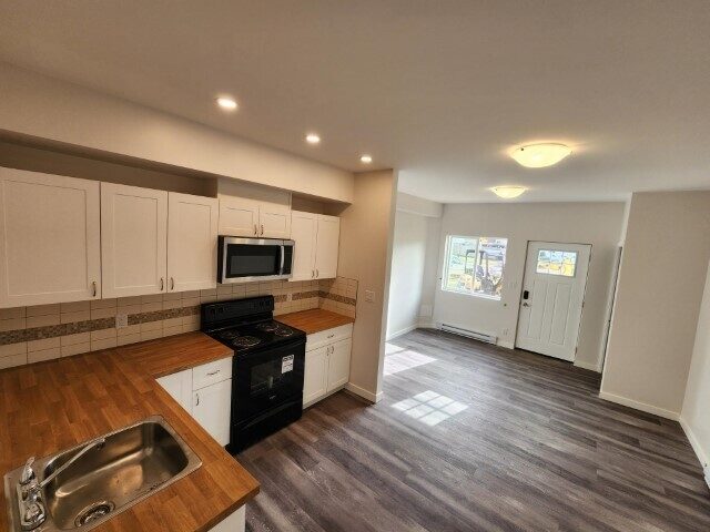 Townof Hinton kitchen livingroom